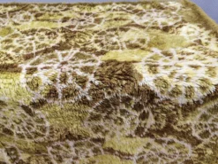 Tapis rya en laine suédoise. Estimé des années 1970-80.