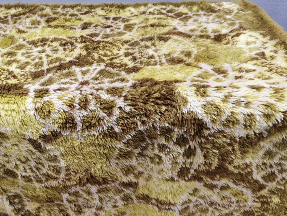 Tapis rya en laine suédoise. Estimé des années 1970-80.