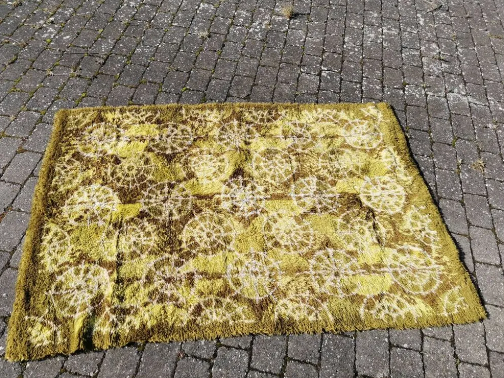 Tapis rya en laine suédoise. Estimé des années 1970-80.