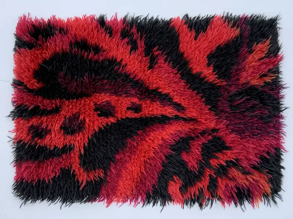 Tapis Rya en laine tissé à la main, design scandinave rouge vintage, années 1970