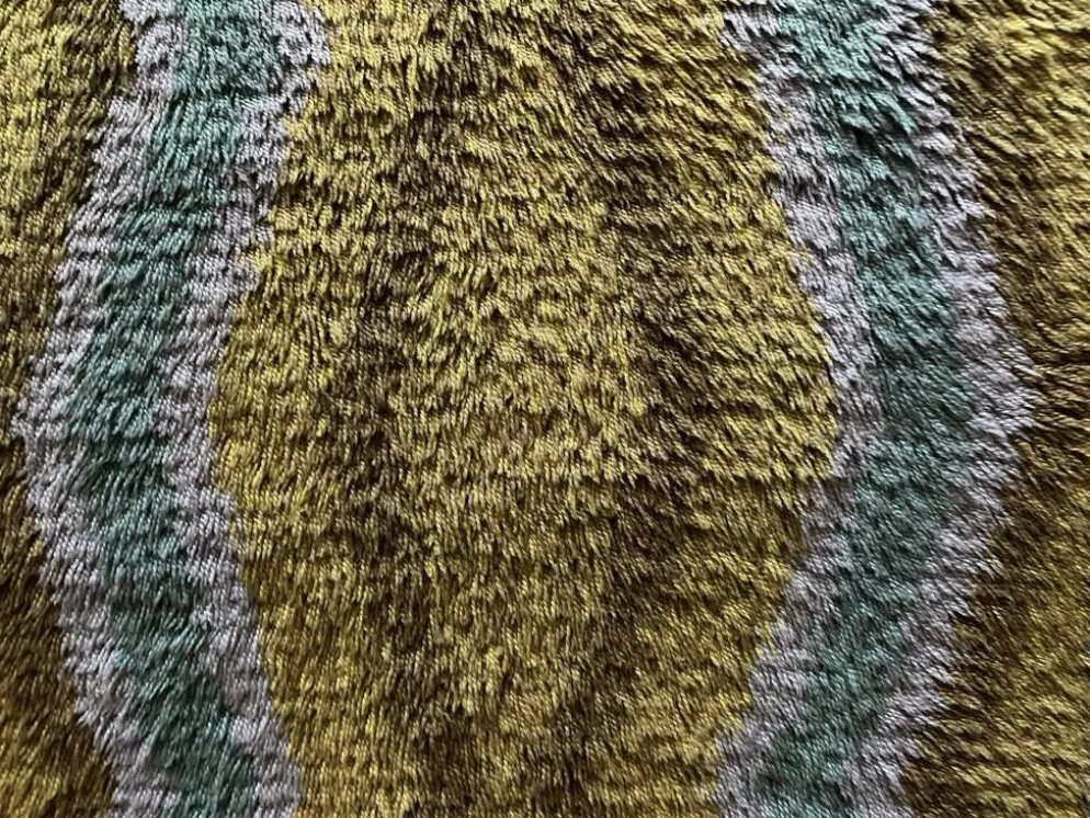 Tapis Rya à poils longs, jaune, aquamarine et gris, style mid-century modern, Suède, années 1960.
