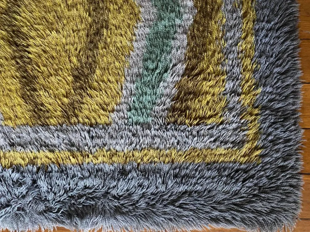 Tapis Rya à poils longs, jaune, aquamarine et gris, style mid-century modern, Suède, années 1960.