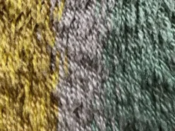 Tapis Rya à poils longs, jaune, aquamarine et gris, style mid-century modern, Suède, années 1960.