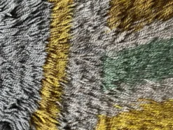 Tapis Rya à poils longs, jaune, aquamarine et gris, style mid-century modern, Suède, années 1960.