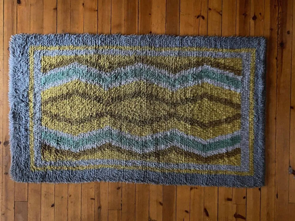Tapis Rya à poils longs, jaune, aquamarine et gris, style mid-century modern, Suède, années 1960.