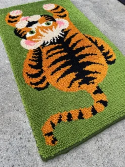 Tapis Rya scandinave tigre laine années 70
