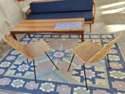 Tapis scandinave du milieu du siècle, tissé à plat en laine suédoise avec un design géométrique.