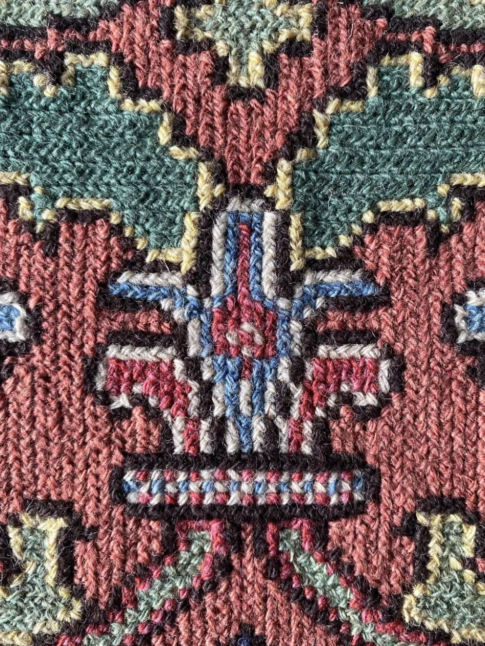 Tapisserie de broderie de grenade de l'art populaire suédois par Edna Nihlén, Suède 1956