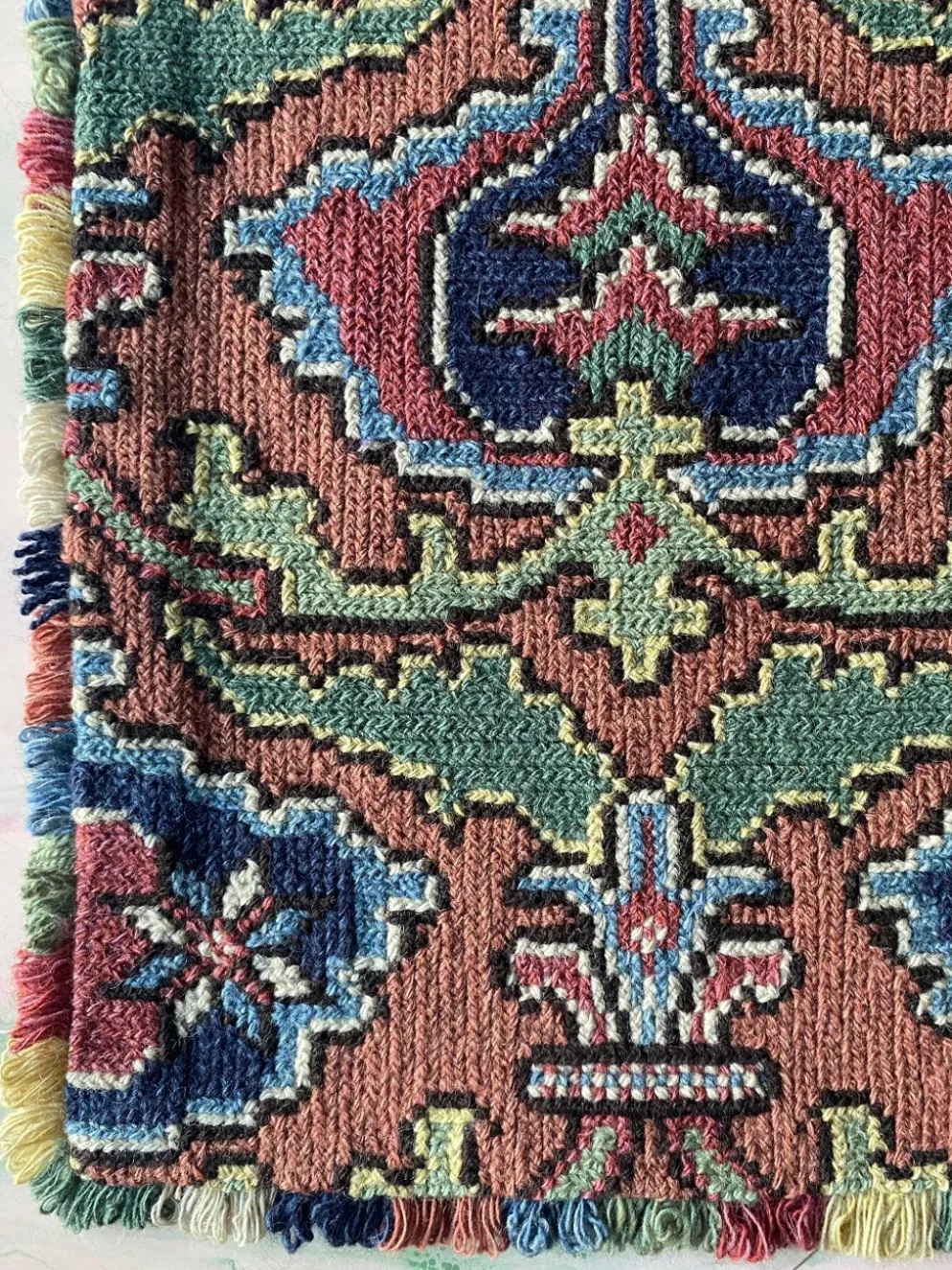 Tapisserie de broderie de grenade de l'art populaire suédois par Edna Nihlén, Suède 1956