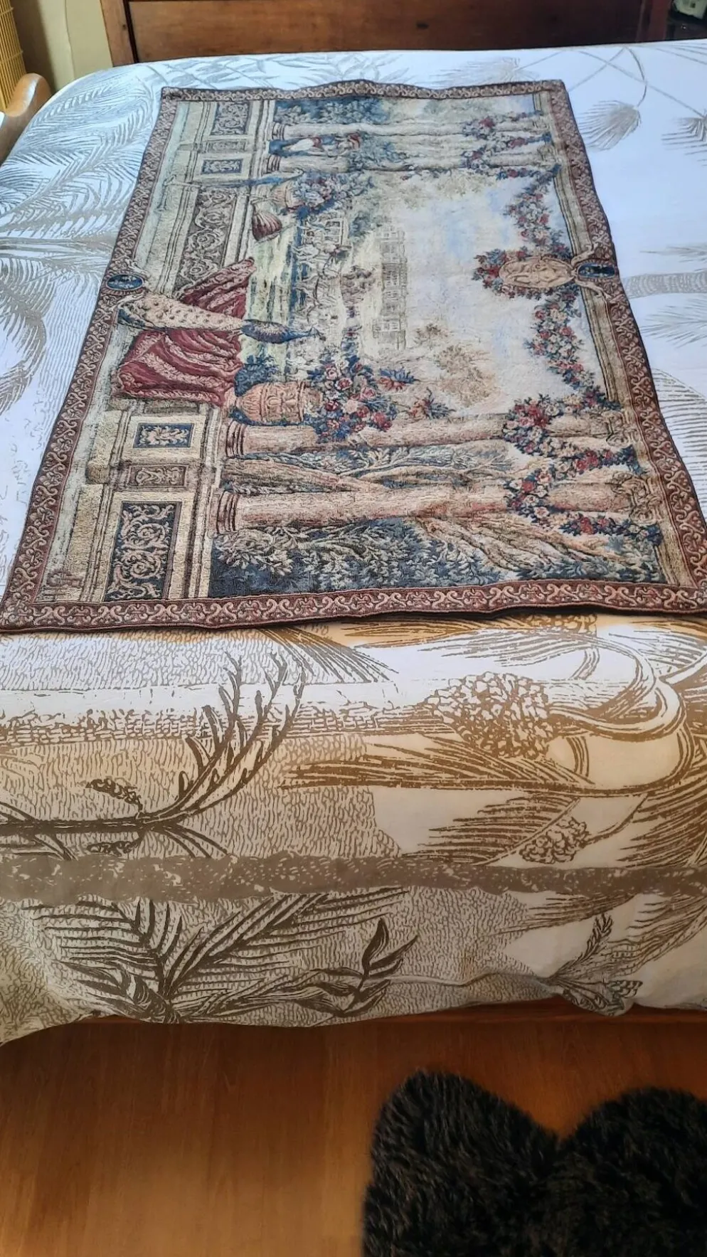 Tapisserie d'halluin " scène de cour au paon"
