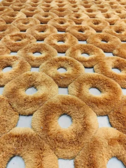 Tapisserie en forme de donut au design hollandais Sabine Marcellis