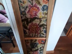 Tapisserie murale années 70 avec de grandes fleurs multicolores