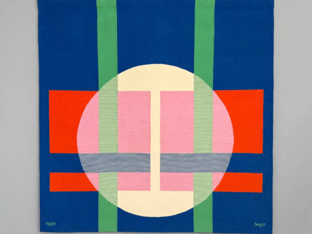 Tapisserie murale Bauhaus par Herbert Bayer pour NGM, Allemagne, 1988. Titre de l'œuvre : "Cercle blanc sur structure".