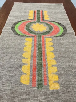 Tapisserie murale en lin brodée moderniste milieu du siècle, Finlande, années 1960