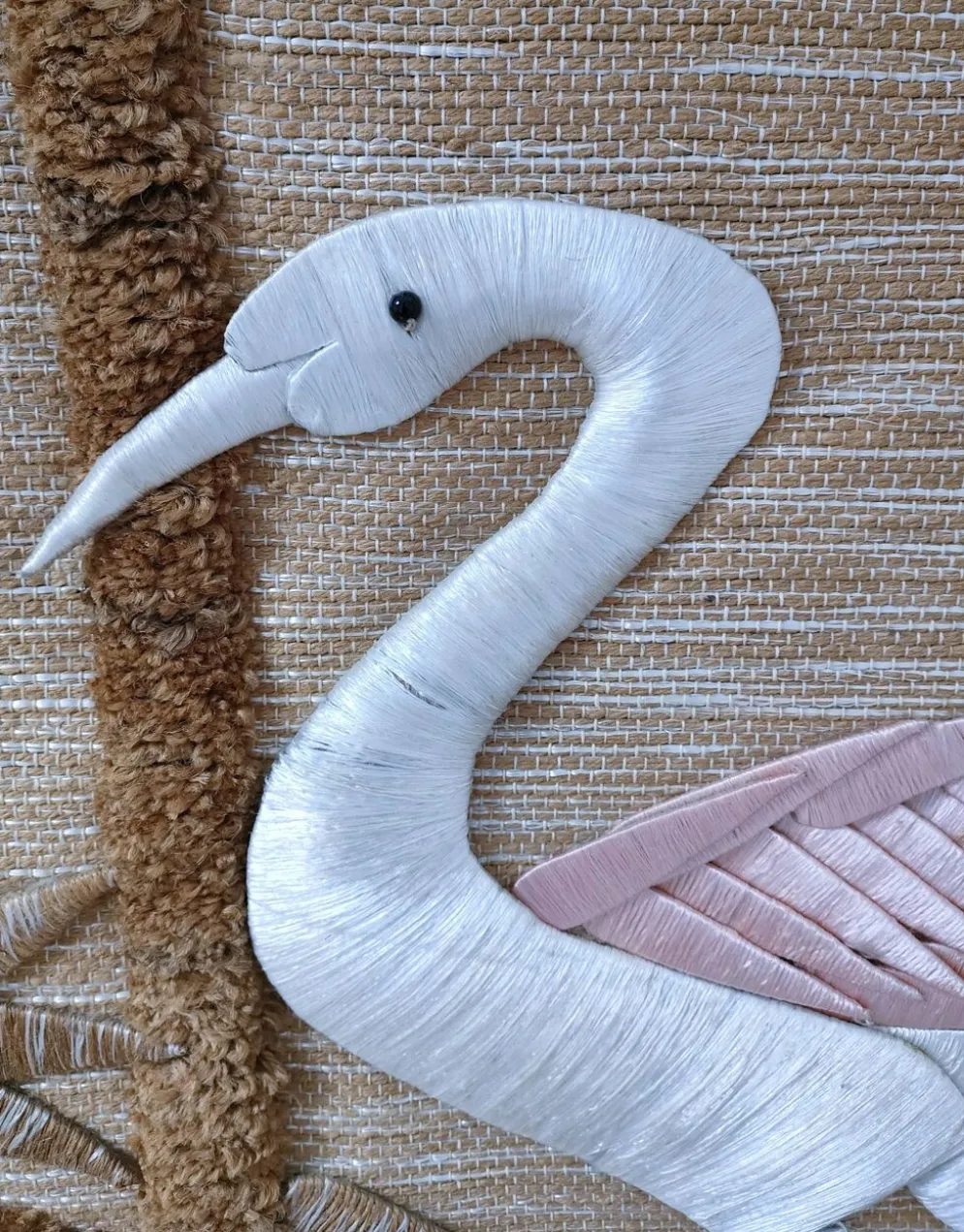 Tapisserie oiseau et feuillages estampillé années 70