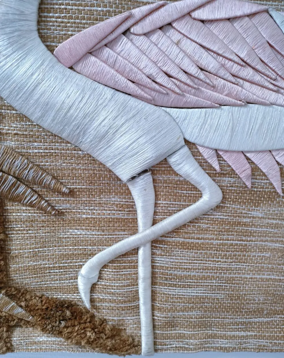 Tapisserie oiseau et feuillages estampillé années 70