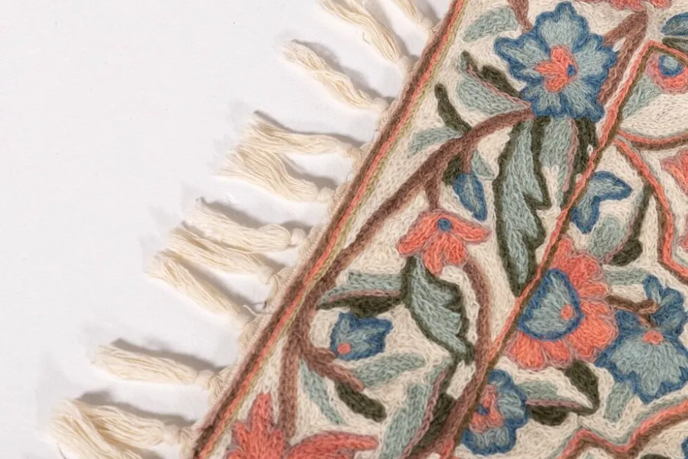 Tapisserie vintage brodée à la main