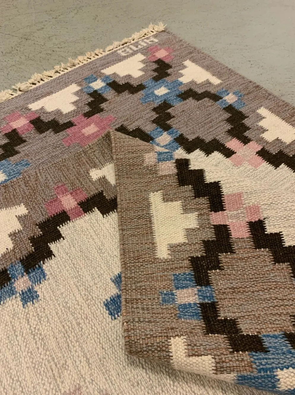 Tapis suédois du milieu du siècle Röllakan tissé à la main 1960