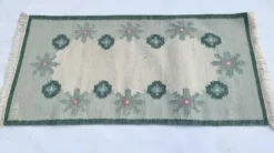 Tapis suédois en laine tissé à plat Kilim Rölakan en vert par Karin Jonsson 1960