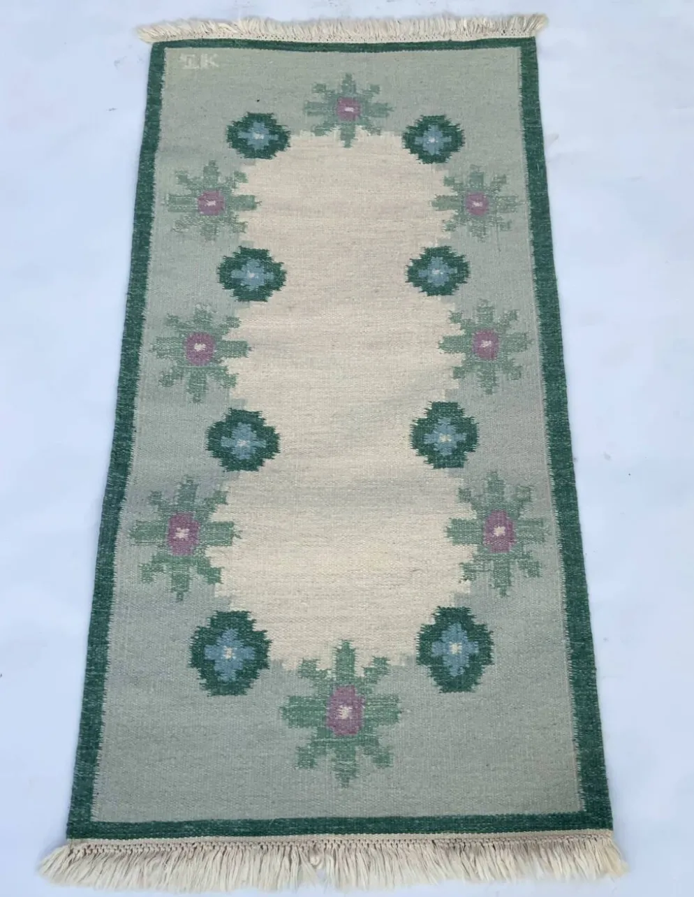 Tapis suédois en laine tissé à plat Kilim Rölakan en vert par Karin Jonsson 1960