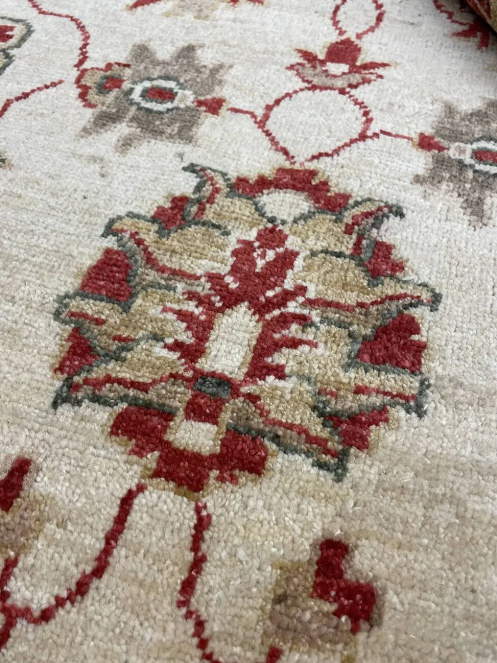 Tapis traditionnel en laine crème, petit tapis oriental à motifs floraux rouges 86 x 123 cm