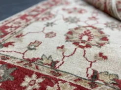 Tapis traditionnel en laine crème, petit tapis oriental à motifs floraux rouges 86 x 123 cm