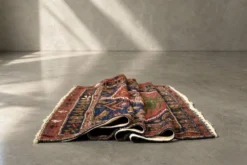 Tapis tribal oriental vintage tissé à la main, années 1940