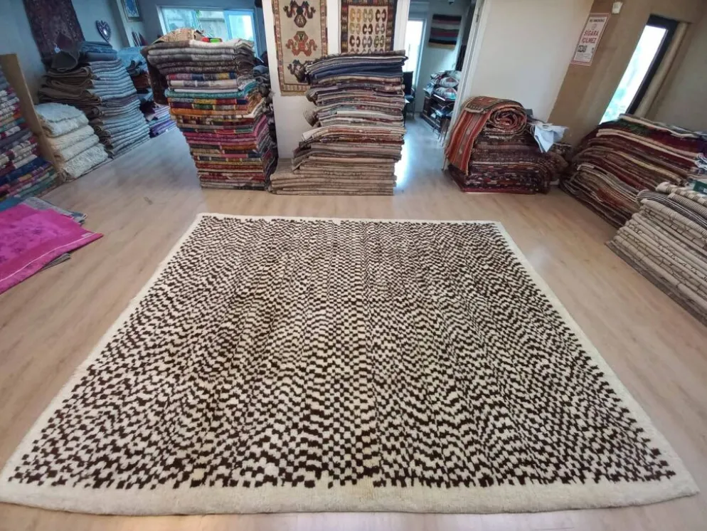 Tapis Tulu fait main, 100 % laine naturelle non teinte. Crème et marron. Options personnalisées disponibles.