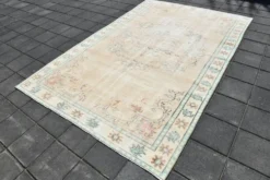 Tapis turc vintage, laine patinée beige et bleu aqua pâle, 192x295 cm