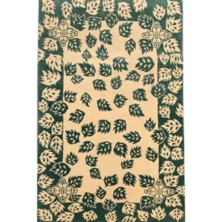 Tapis vert moderne fait main en laine crème, motif feuilles