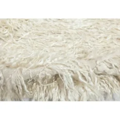 Tapis vintage fait main en poils longs, en mohair beige naturel.