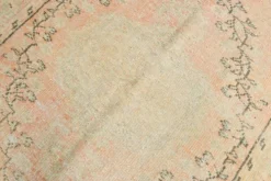 Tapis vintage Oushak rose blush et vert sauge pour salon, 166x266 cm