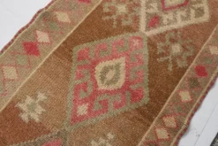 Tapis vintage taupe et rose poussiéreux pour couloir, 83x308 cm
