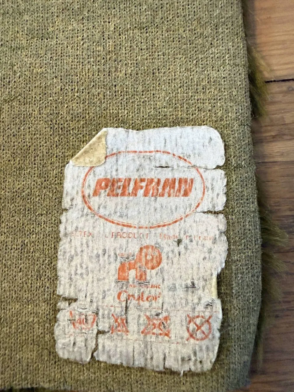 Tapis vintage vert à poils longs Pelfran Crylor