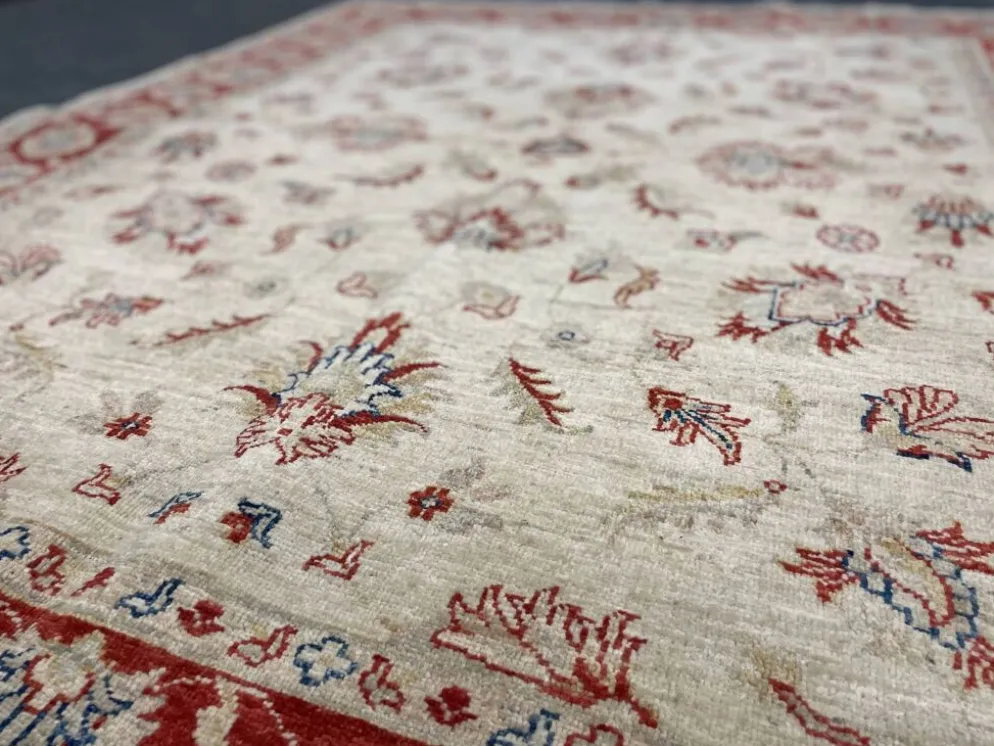 Tapis Ziegler crème à bordure rouge, tapis oriental floral en laine noué à la main