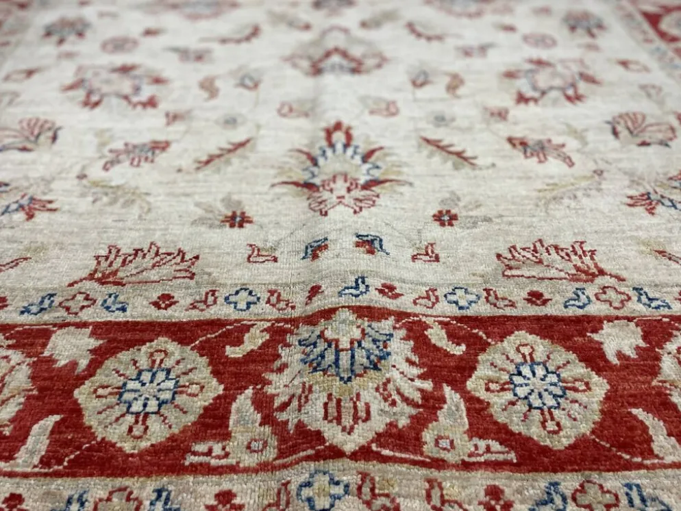 Tapis Ziegler crème à bordure rouge, tapis oriental floral en laine noué à la main