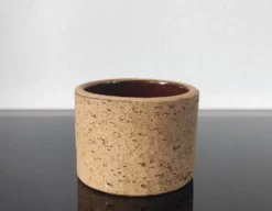 Tasse, pot en grès brut pyrité et émail