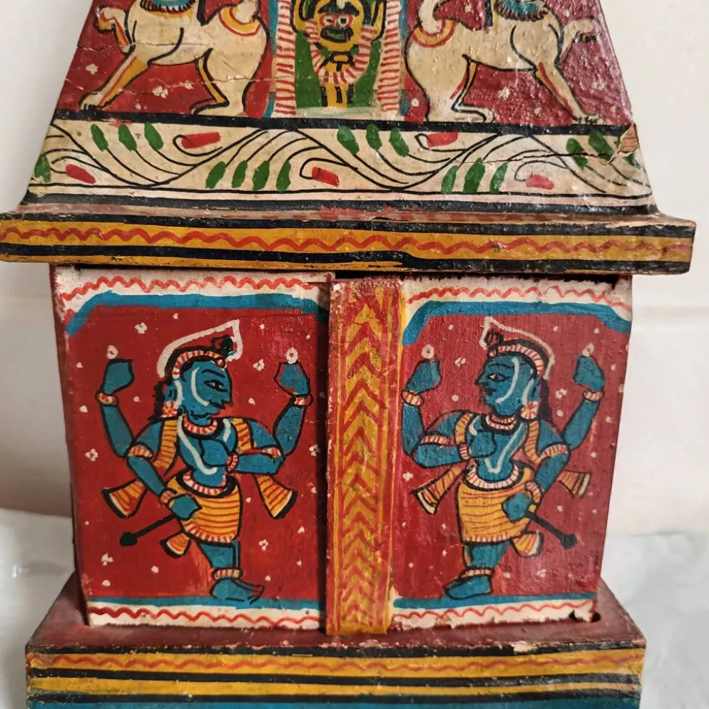 Temple indien en bois peint à la main