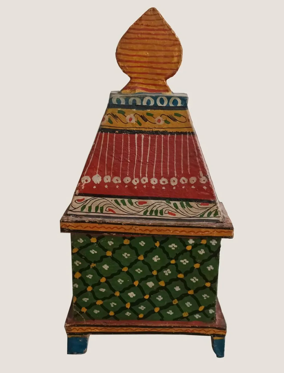 Temple indien en bois peint à la main