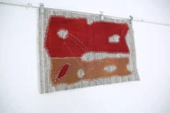 Tenture murale en textile bourgogne, tapis tissé à la main