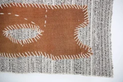 Tenture murale en textile bourgogne, tapis tissé à la main