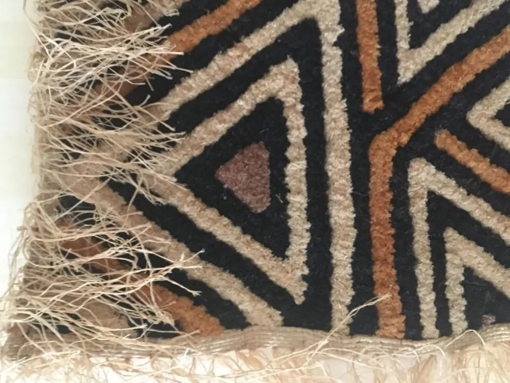 Tenture murale en tissu Kuba fait main de la République Démocratique du Congo, années 1960.