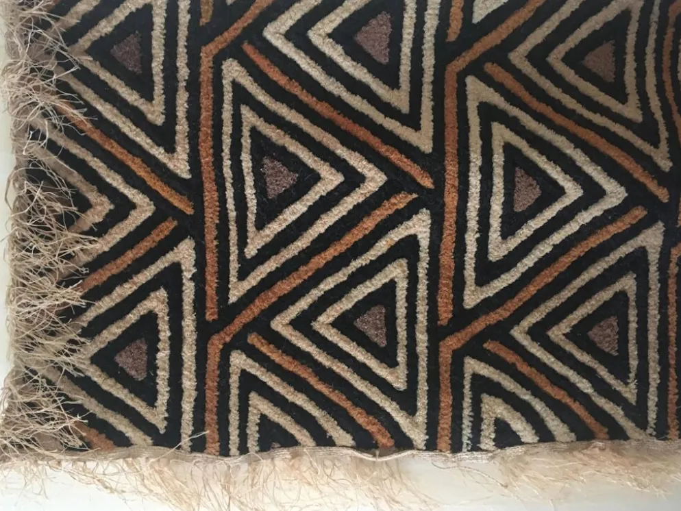 Tenture murale en tissu Kuba fait main de la République Démocratique du Congo, années 1960.