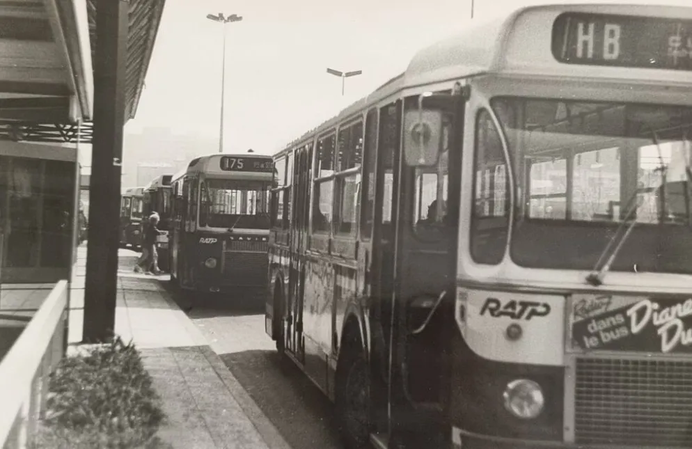 Tirage argentique vintage, Bus ligne 175, années 70, encadré 52 x 42 cm
