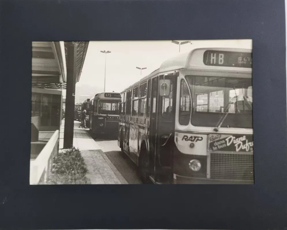 Tirage argentique vintage, Bus ligne 175, années 70, encadré 52 x 42 cm