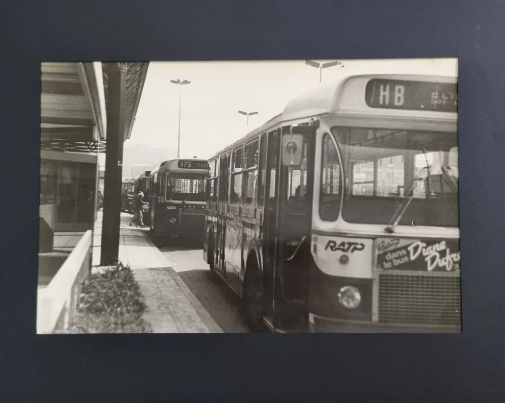 Tirage argentique vintage, Bus ligne 175, années 70, encadré 52 x 42 cm