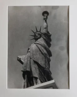 Tirage argentique vintage noir et blanc, statue de la liberté, 40 x 50 cm