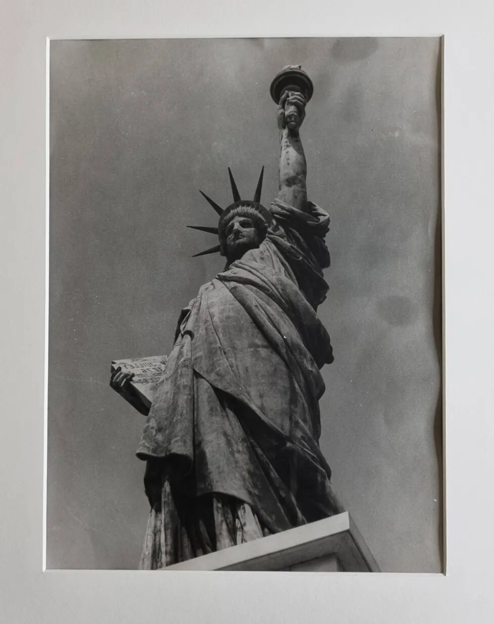 Tirage argentique vintage noir et blanc, statue de la liberté, 40 x 50 cm