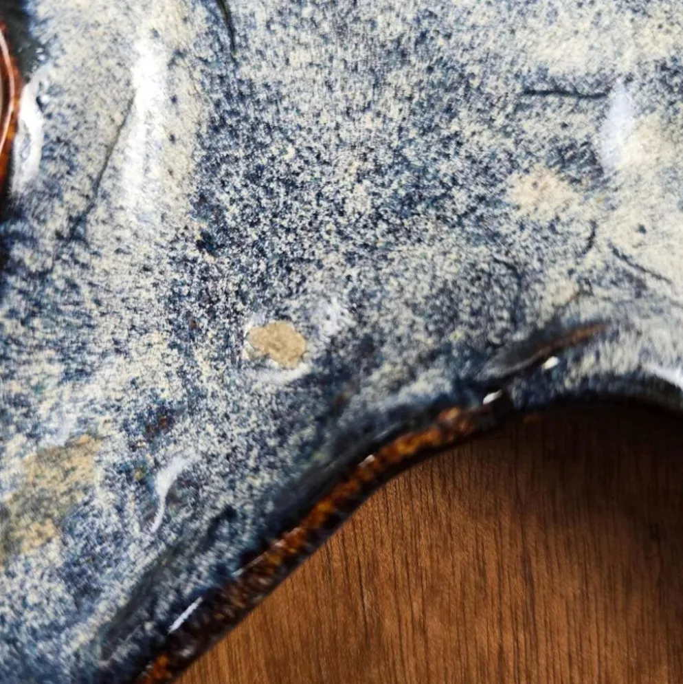 Étoile en céramique artisanale – Émail nuancé bleu & crème – Vide-poche ou décoration poétique