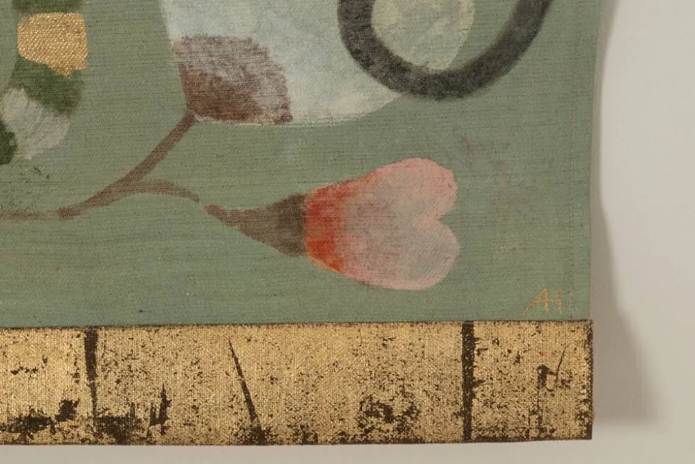 Toile peinte à décor de lémuriens, oiseaux et fleurs. Contemporain.